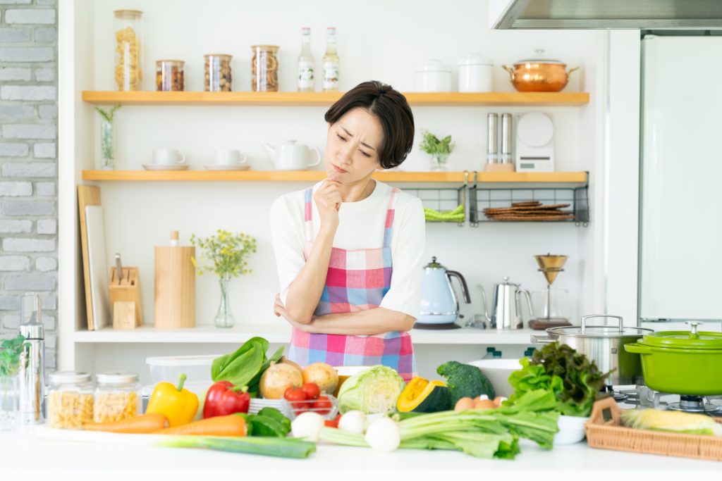 食事に悩む女性