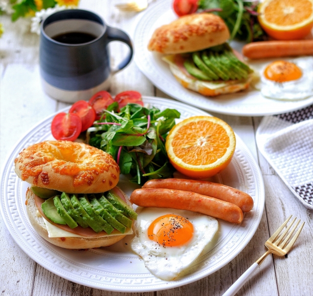 野菜やフルーツを取り入れたメニュ