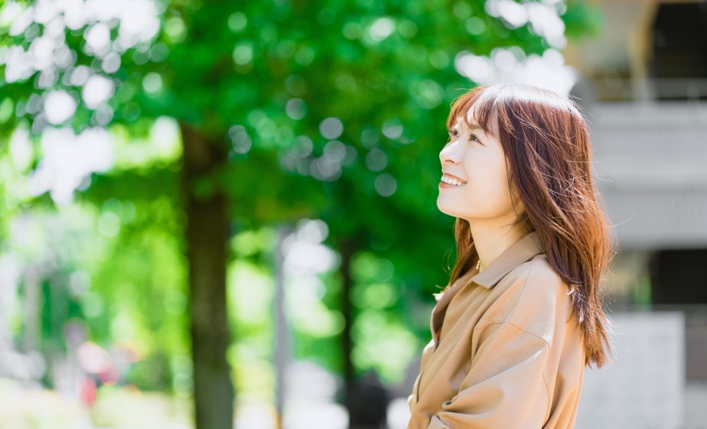笑顔の女性
