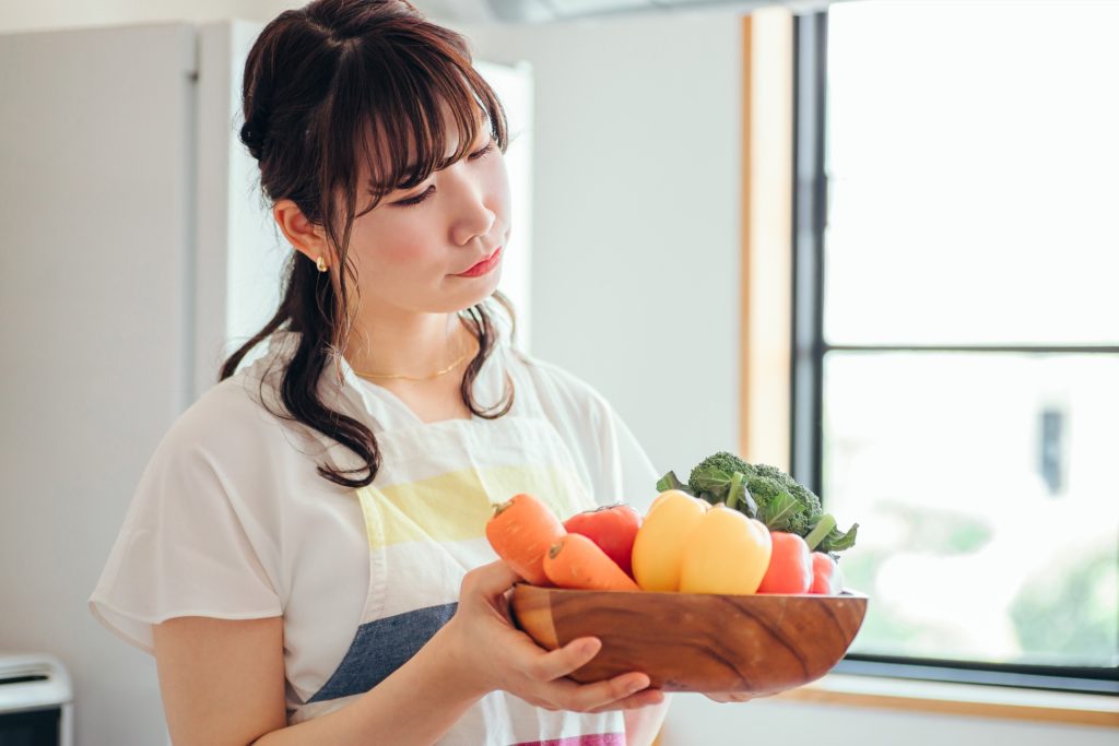 悩む女性
