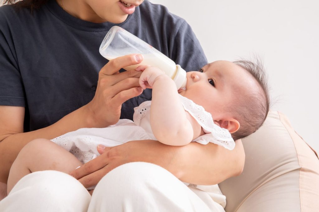 母乳を飲ませてからミルクを補う