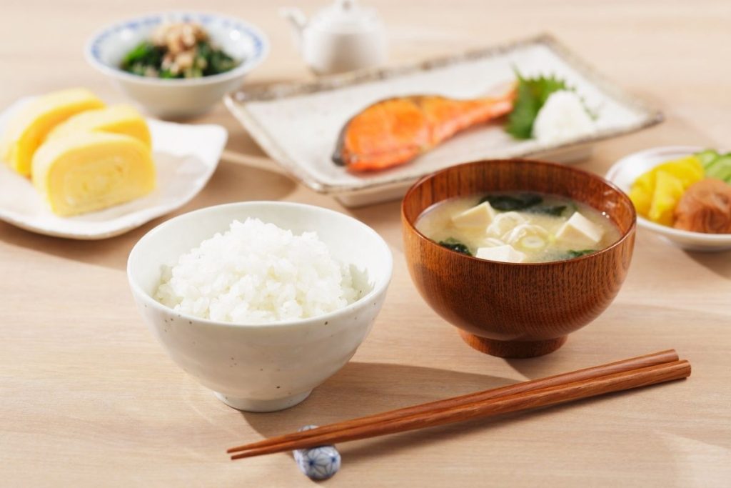 特定の食品だけに偏らない食生活が大事