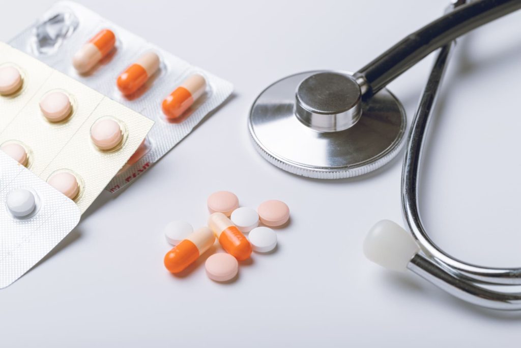 薬を服用している場合は医師や薬剤師に相談