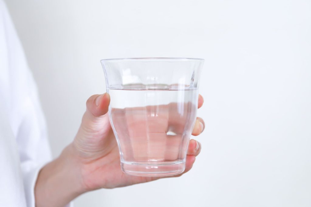 下痢のときは少量ずつこまめに水分をとる